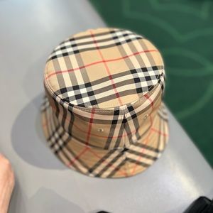 Burberry bucket hat
